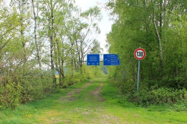 Autobahn im Wald