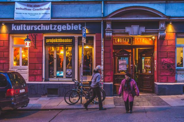 Da sag noch mal einer was gegen „Szeneviertel“. Die Dredener Neustadt setzt Pegida wenigstens etwas entgegen