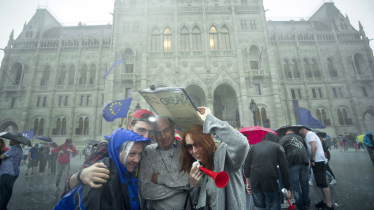 Demonstranten im Regen