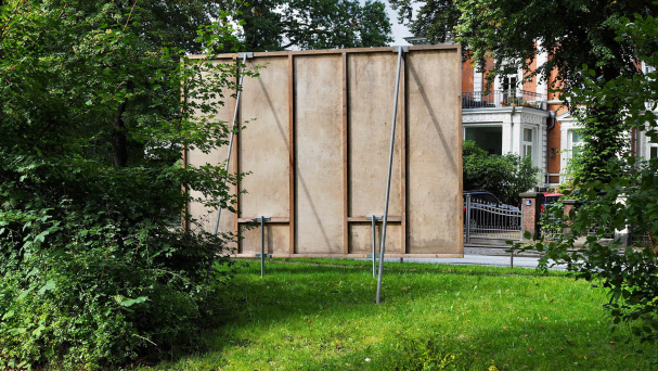 Die Rückseite eines Wahlplakats in Hamburg