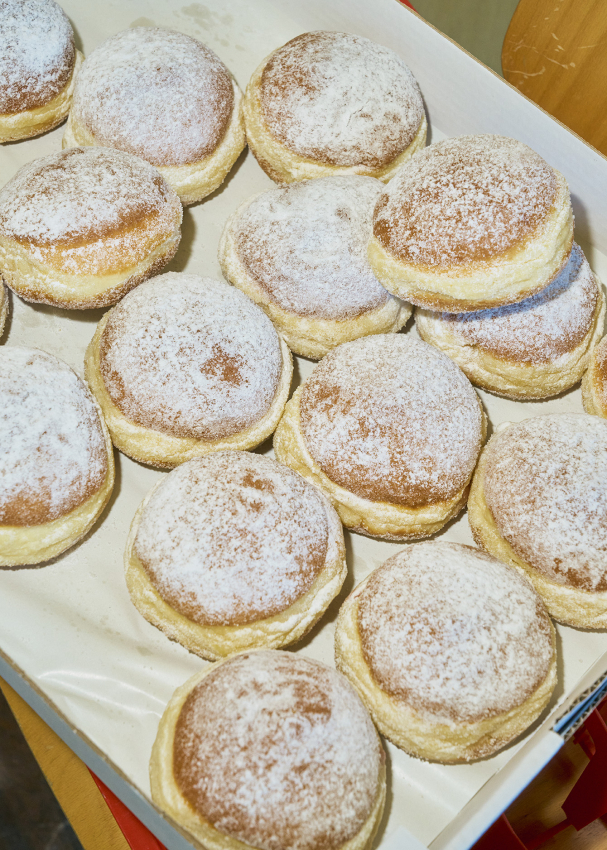 Krapfen auf einem Tablet