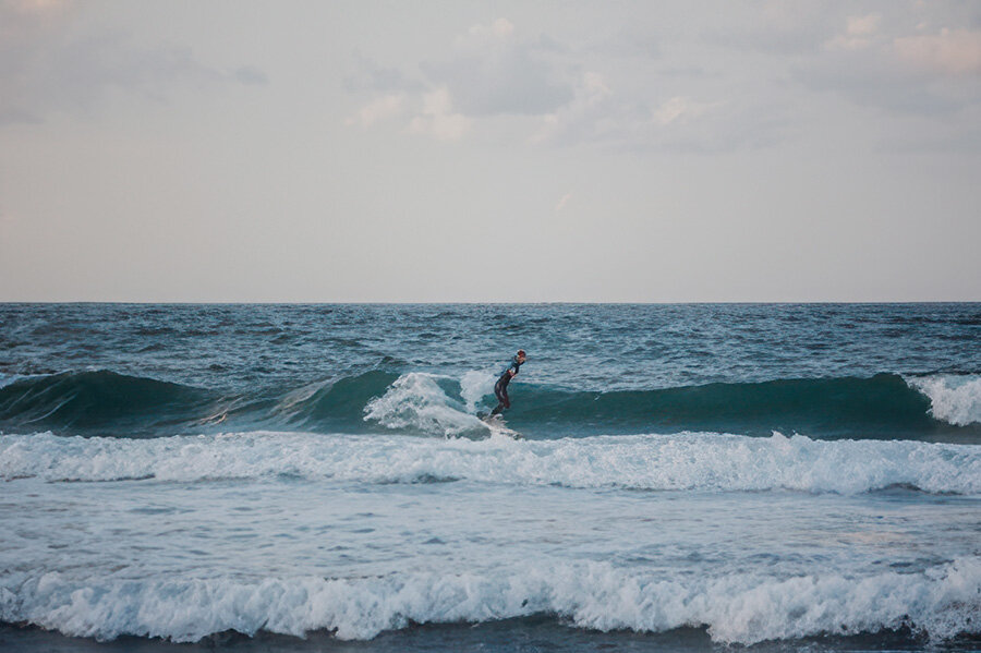 Haydar Esmer surft auf dem Meer (Foto: privat)